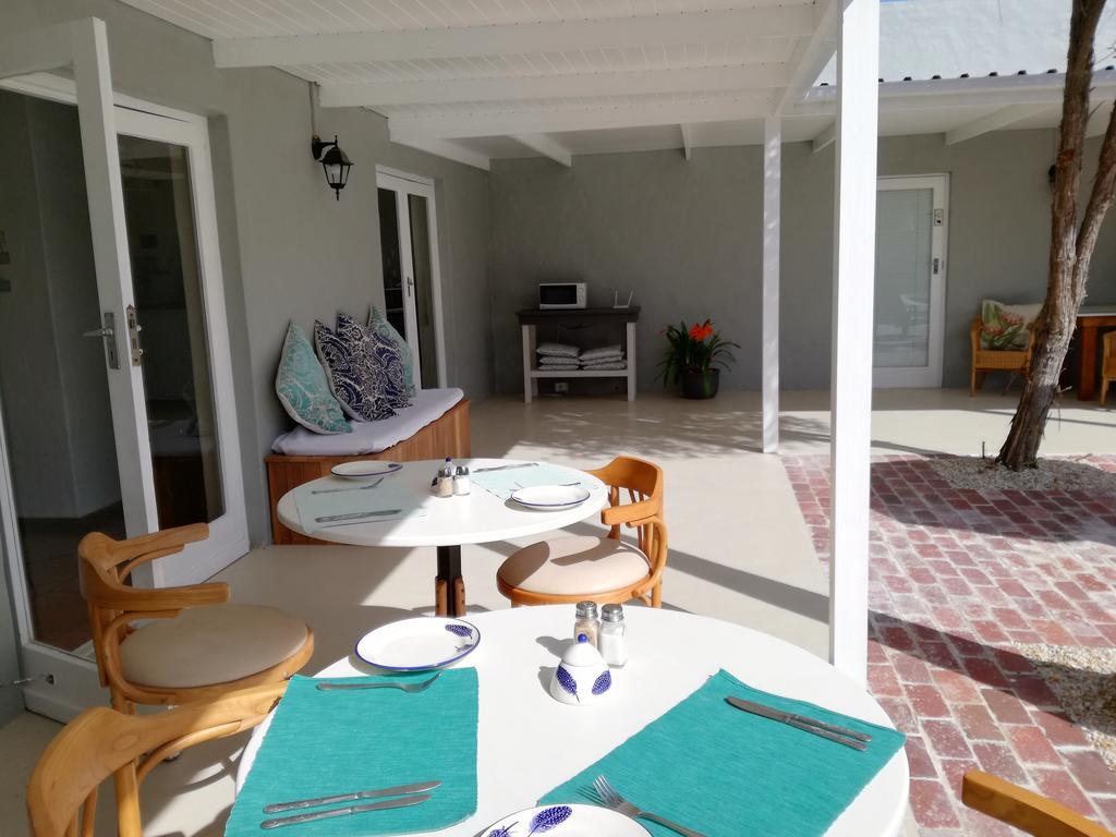 Livesey Lodge Guest House Hermanus Esterno foto