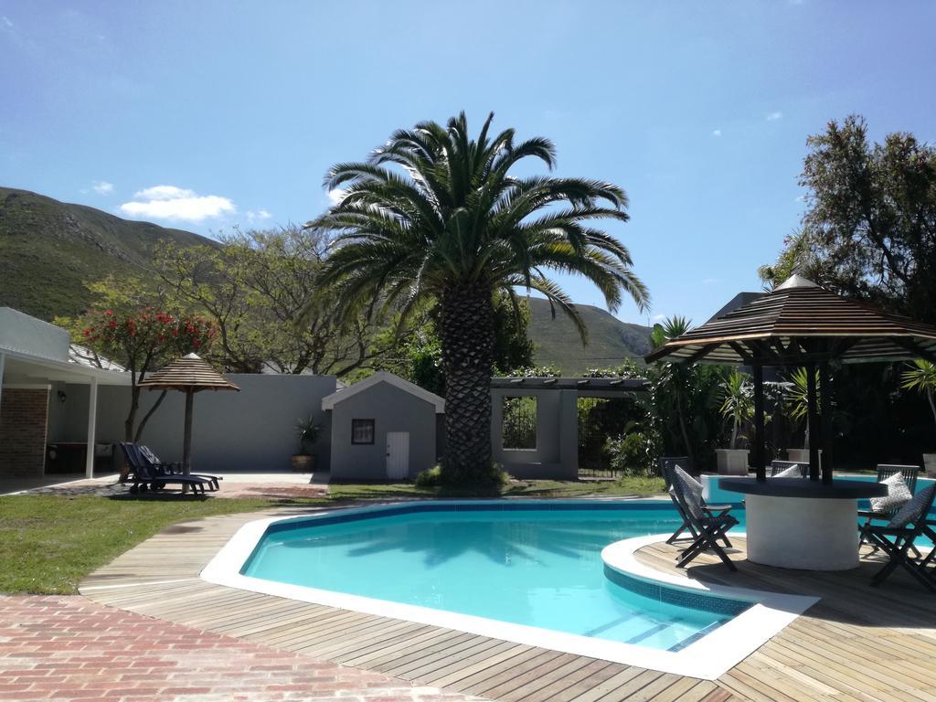 Livesey Lodge Guest House Hermanus Esterno foto