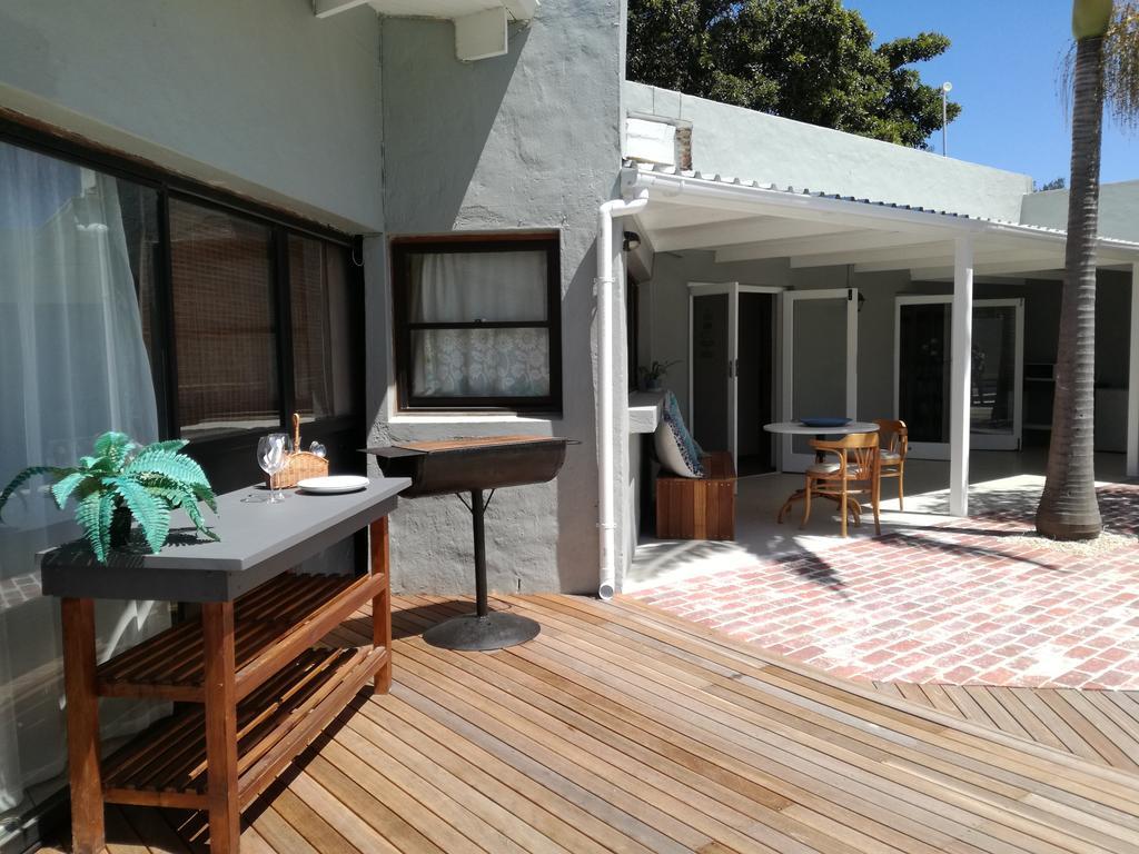 Livesey Lodge Guest House Hermanus Esterno foto